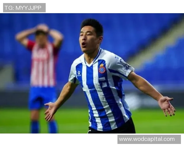 足球明星因踢假球获刑出狱重返赛场引发球迷热议与争议